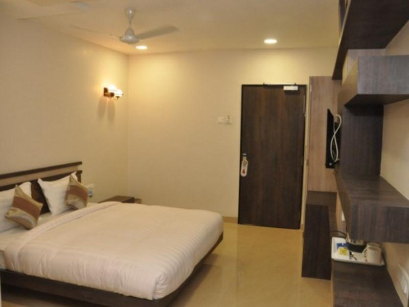 Townhouse Oak Hotel The Sudesh Raipur  Bagian luar foto